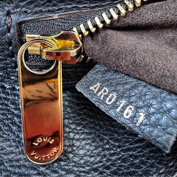 Louis Vuitton Mahina Cirrus PM Hobo Black Leather Gold Hardware AR0161 Authentic - Picture 11 of 17